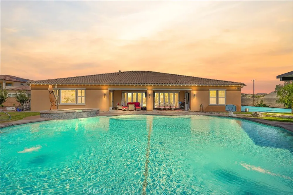 16282 Ginger Creek Riverside, CA 92504