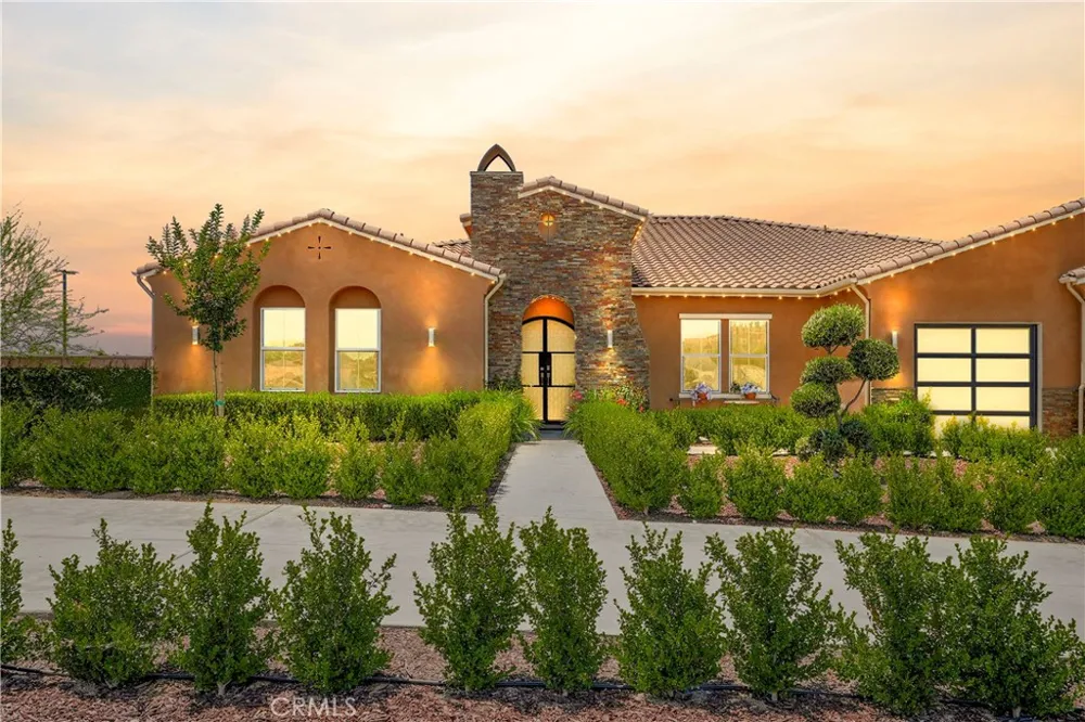 16282 Ginger Creek Riverside, CA 92504