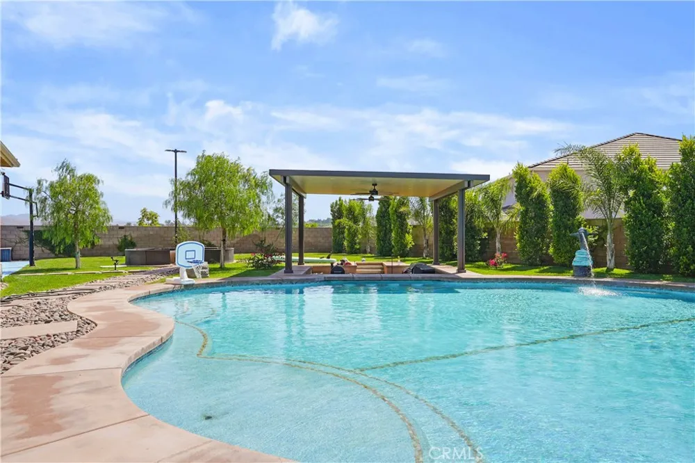 16282 Ginger Creek Riverside, CA 92504