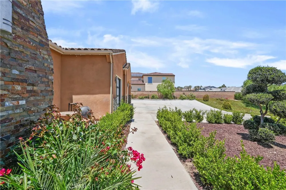 16282 Ginger Creek Riverside, CA 92504
