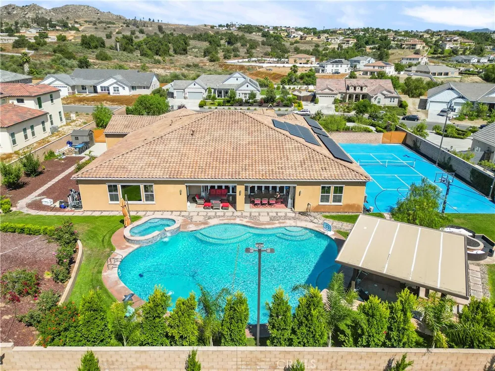16282 Ginger Creek Riverside, CA 92504