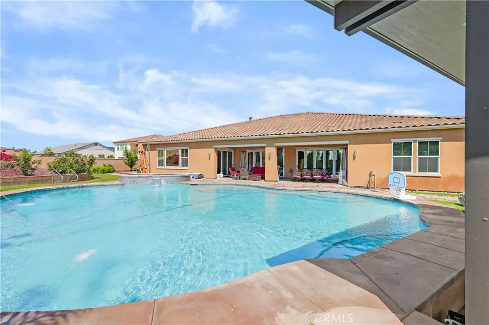 16282 Ginger Creek Riverside, CA 92504
