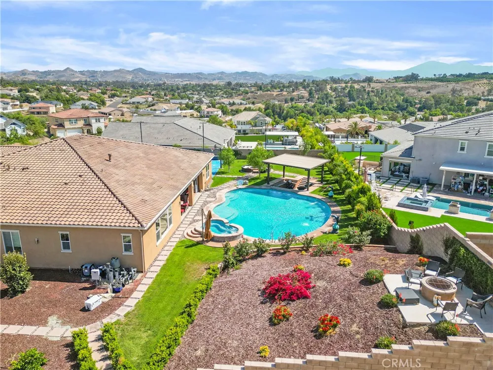 16282 Ginger Creek Riverside, CA 92504
