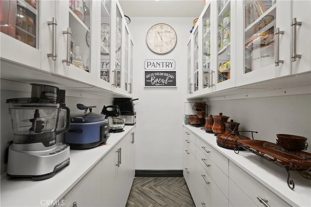 16282 Ginger Creek Riverside, CA 92504