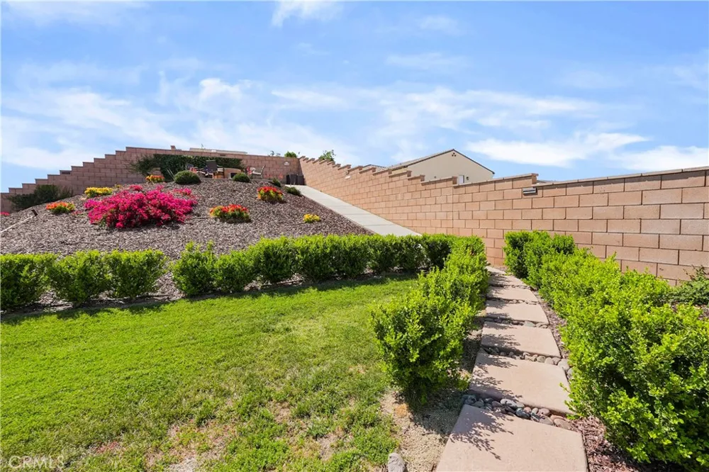 16282 Ginger Creek Riverside, CA 92504