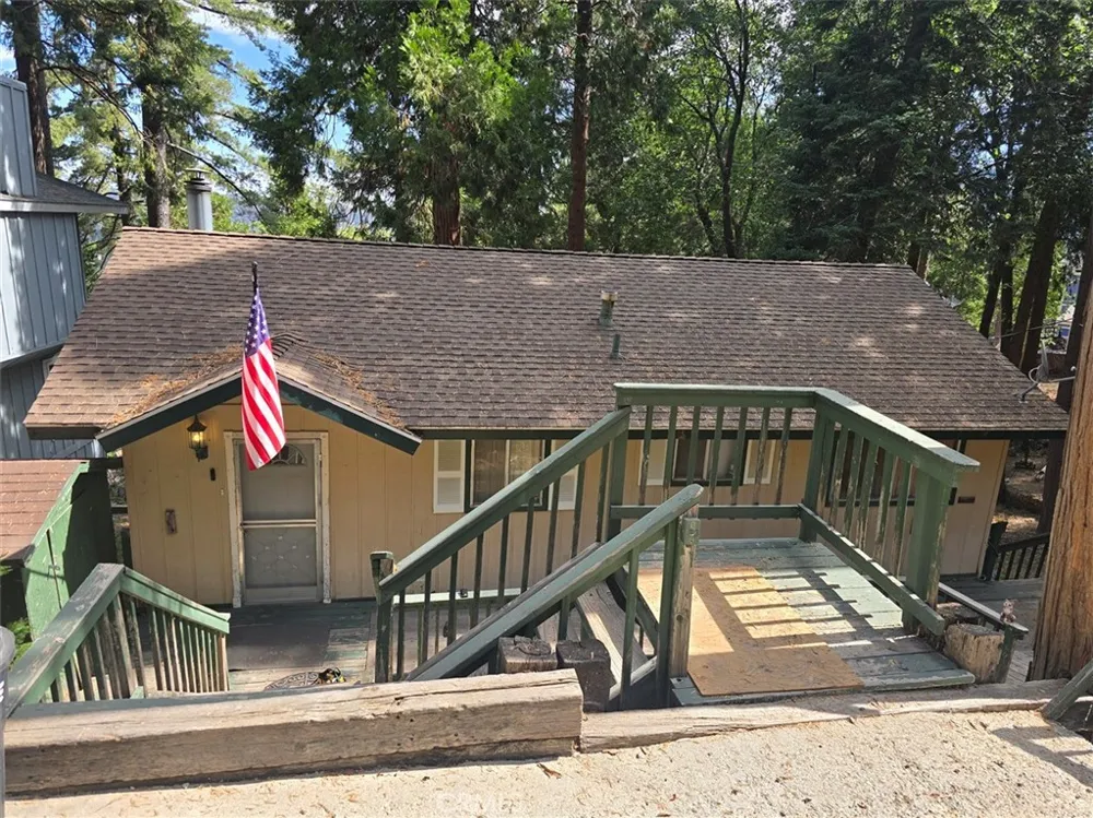 981 Lausanne Drive Crestline, CA 92325