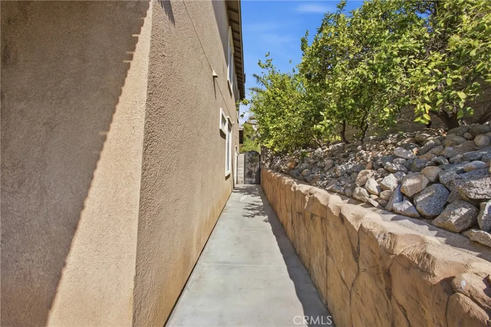 7480 Tioga Highland, CA 92346
