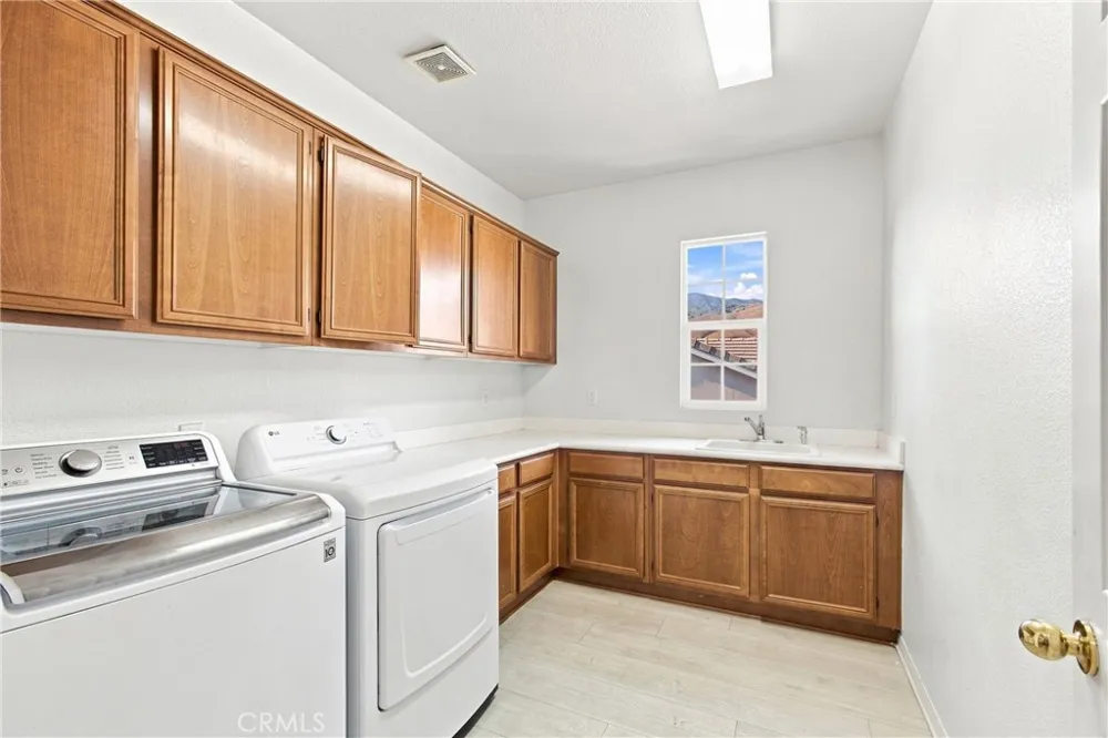 7480 Tioga Highland, CA 92346