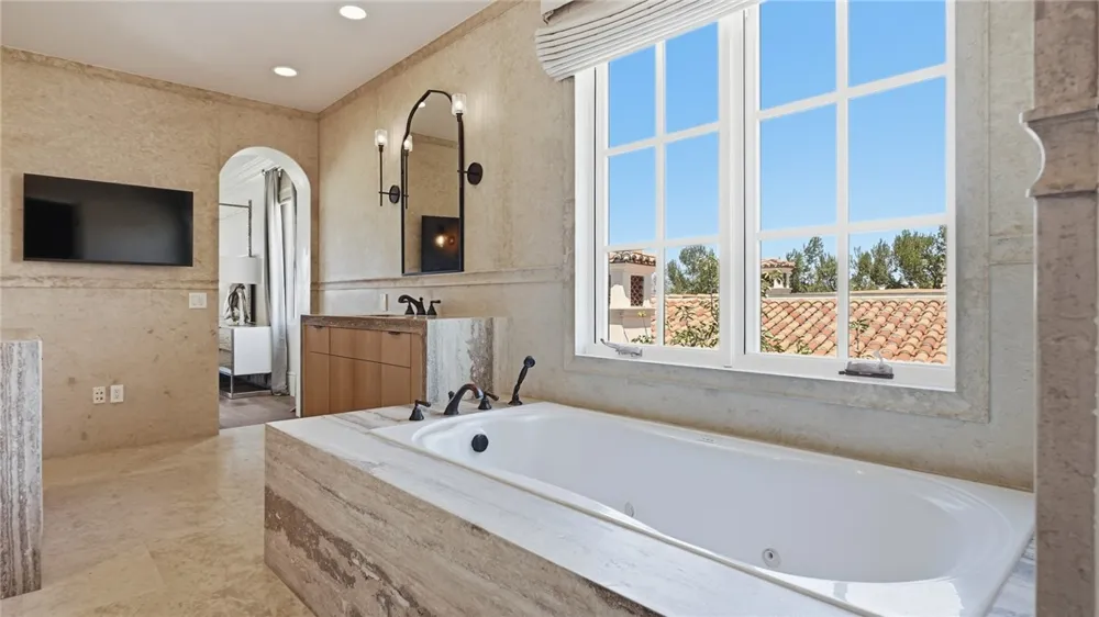 35 Shoreline Dana Point, CA 92629