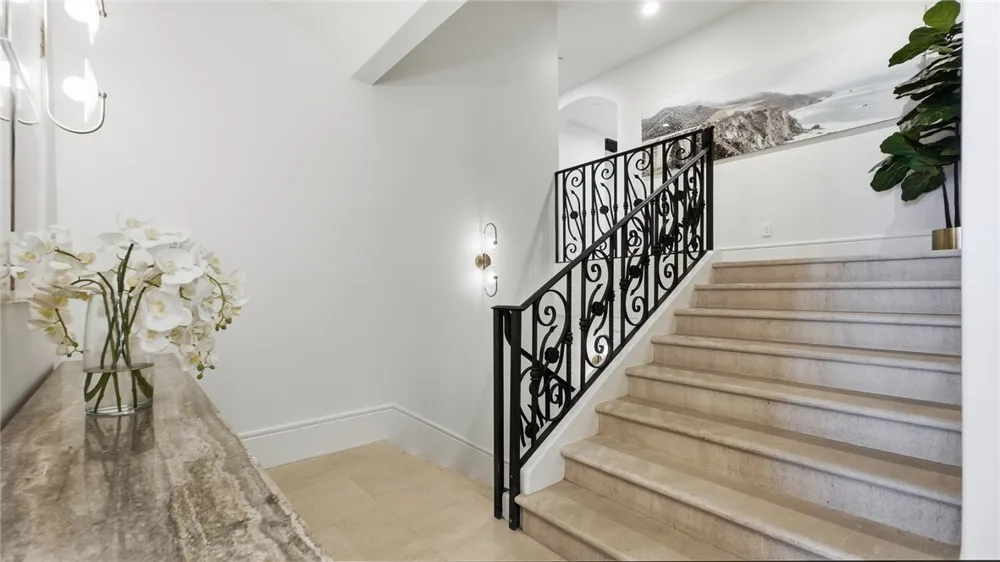 35 Shoreline Dana Point, CA 92629
