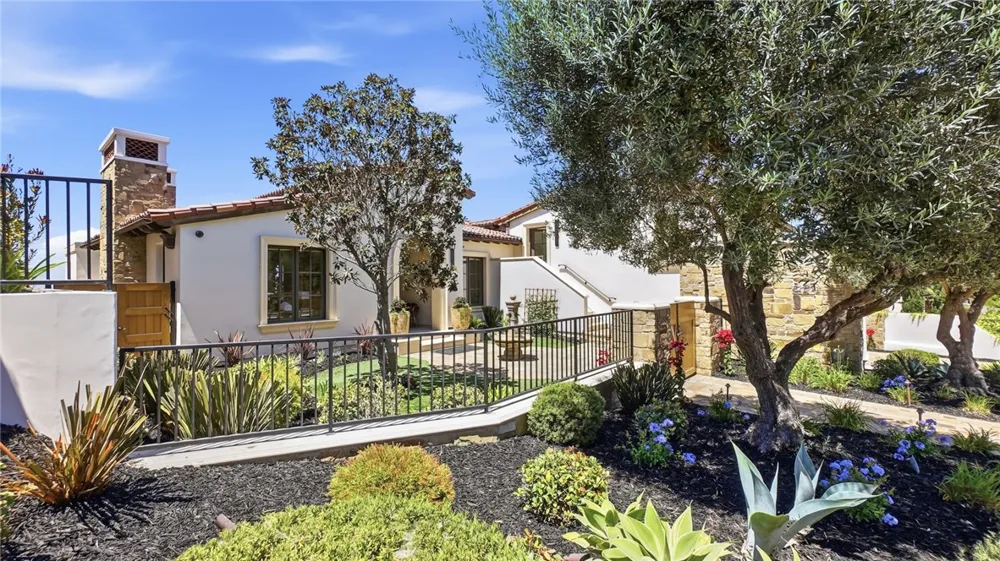 35 Shoreline Dana Point, CA 92629