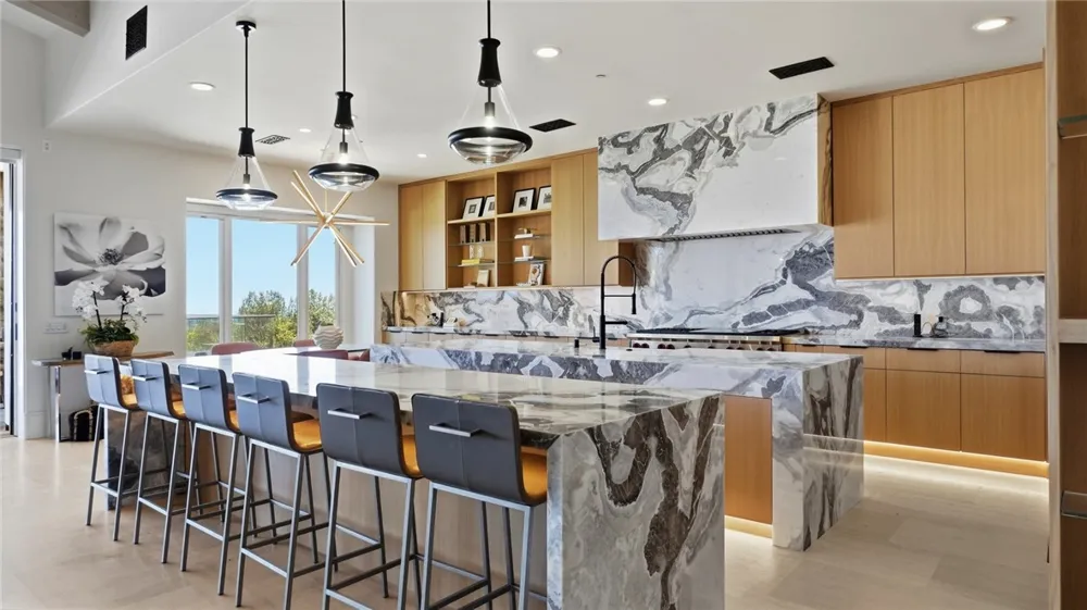 35 Shoreline Dana Point, CA 92629
