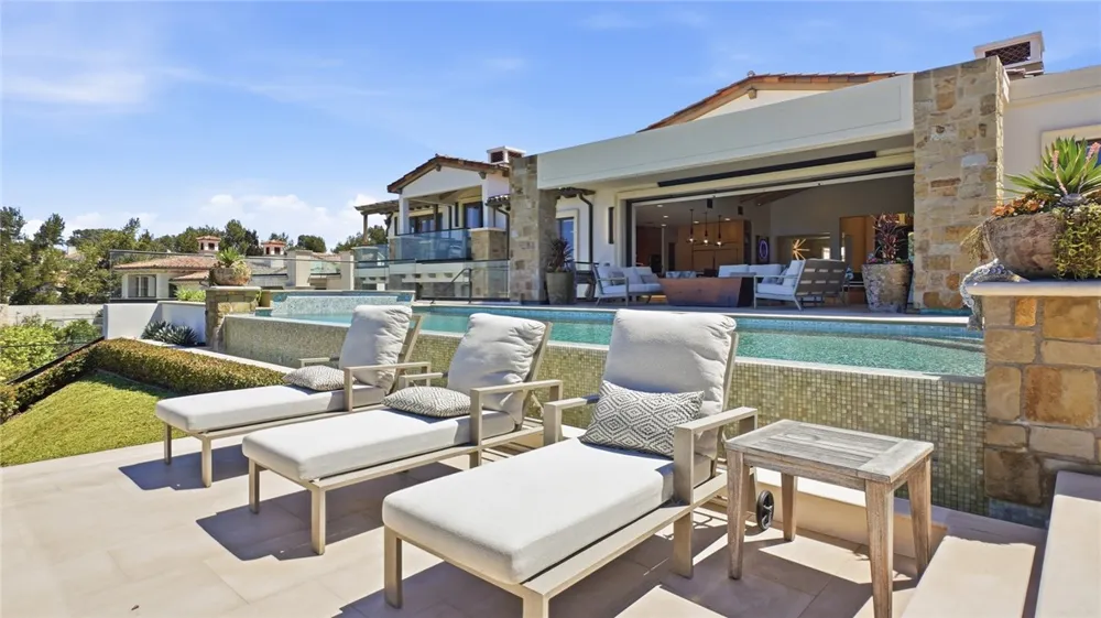 35 Shoreline Dana Point, CA 92629