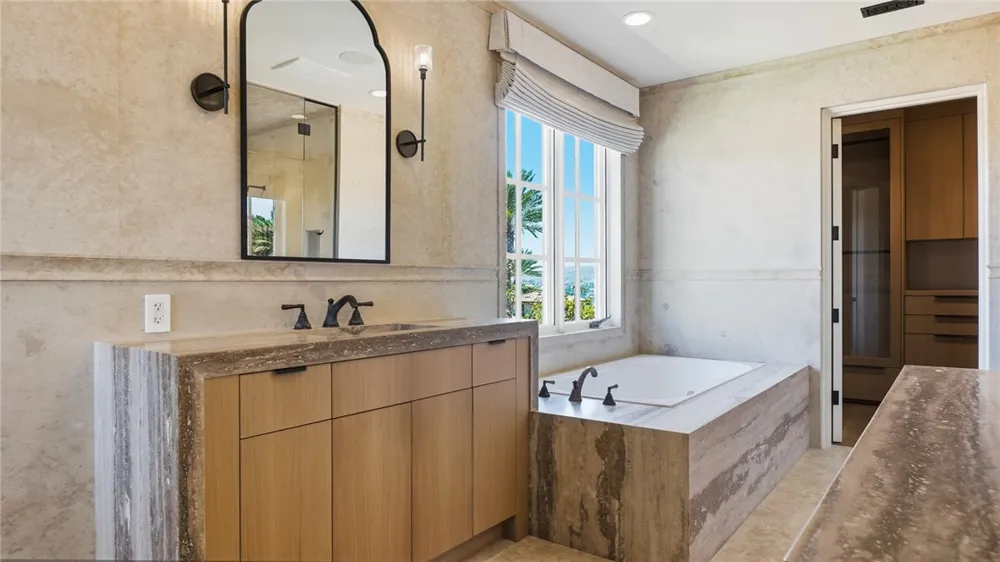 35 Shoreline Dana Point, CA 92629