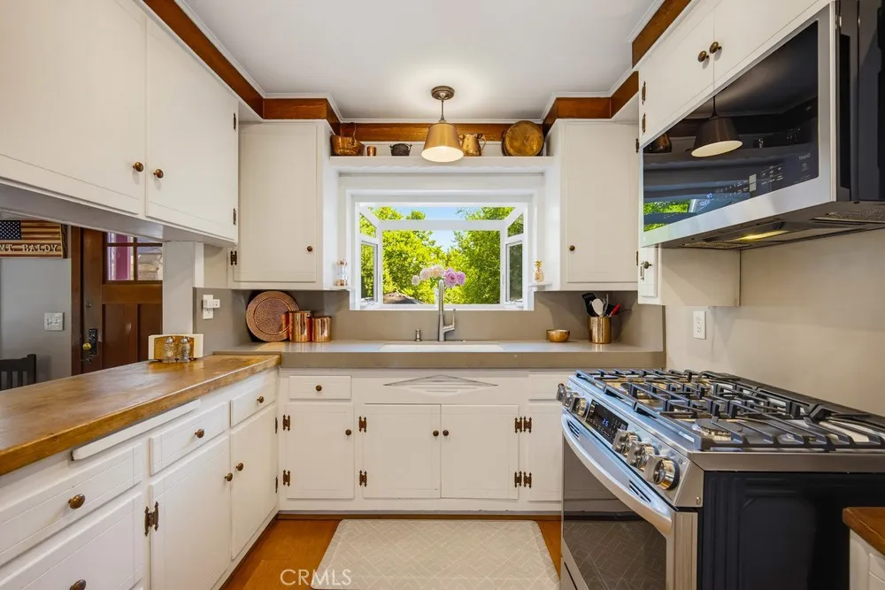 28 Bear Drive Mt Baldy, CA 91759