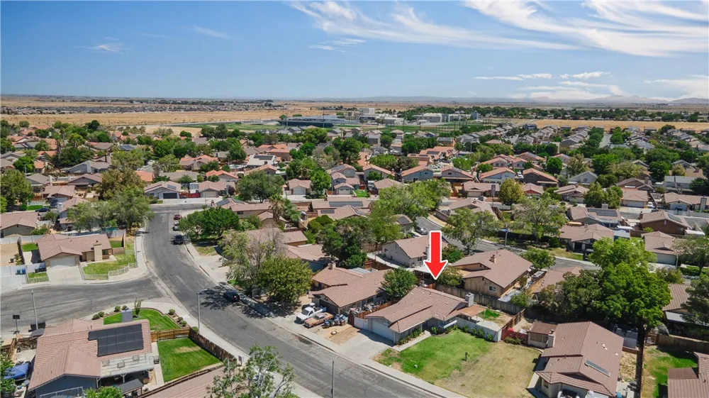 43732 La Paz Lancaster, CA 93535
