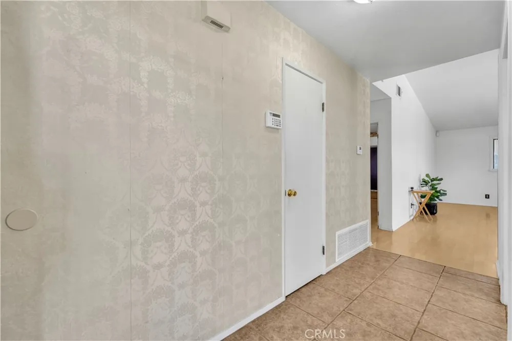 43732 La Paz Lancaster, CA 93535