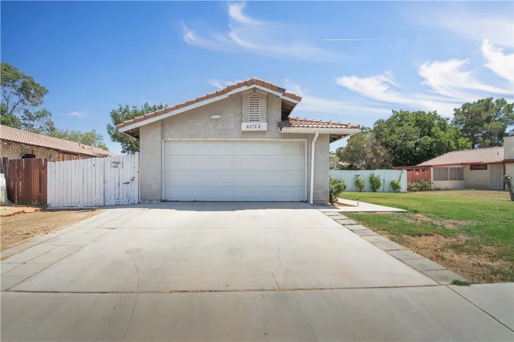 43732 La Paz Lancaster, CA 93535