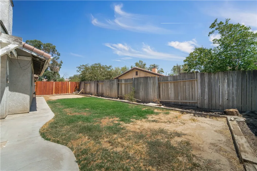 43732 La Paz Lancaster, CA 93535
