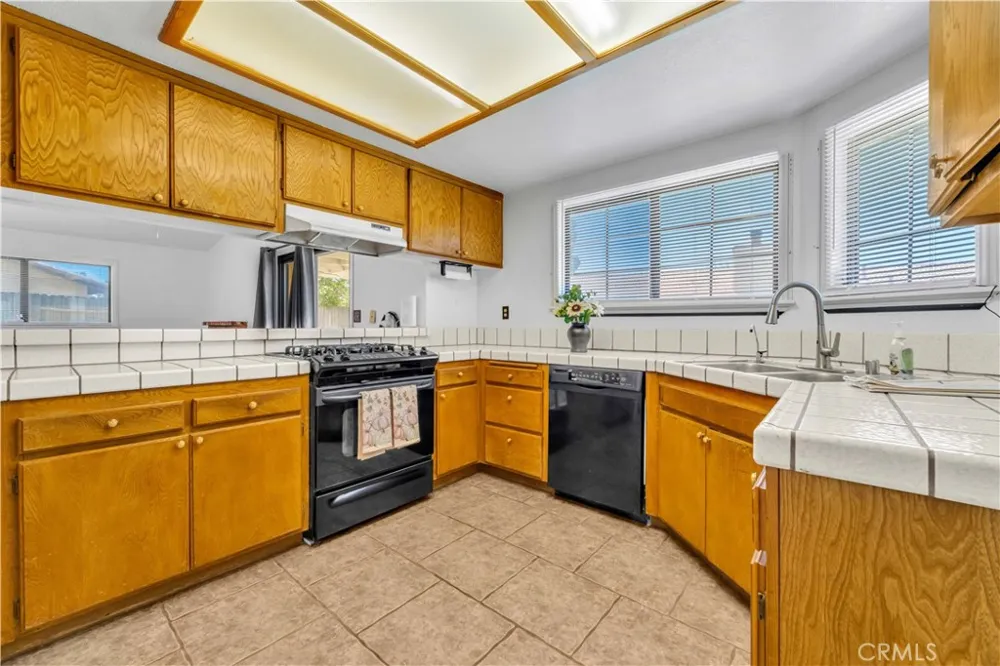 43732 La Paz Lancaster, CA 93535