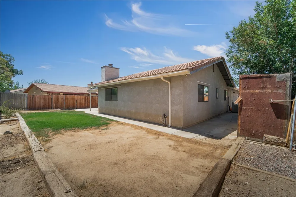 43732 La Paz Lancaster, CA 93535