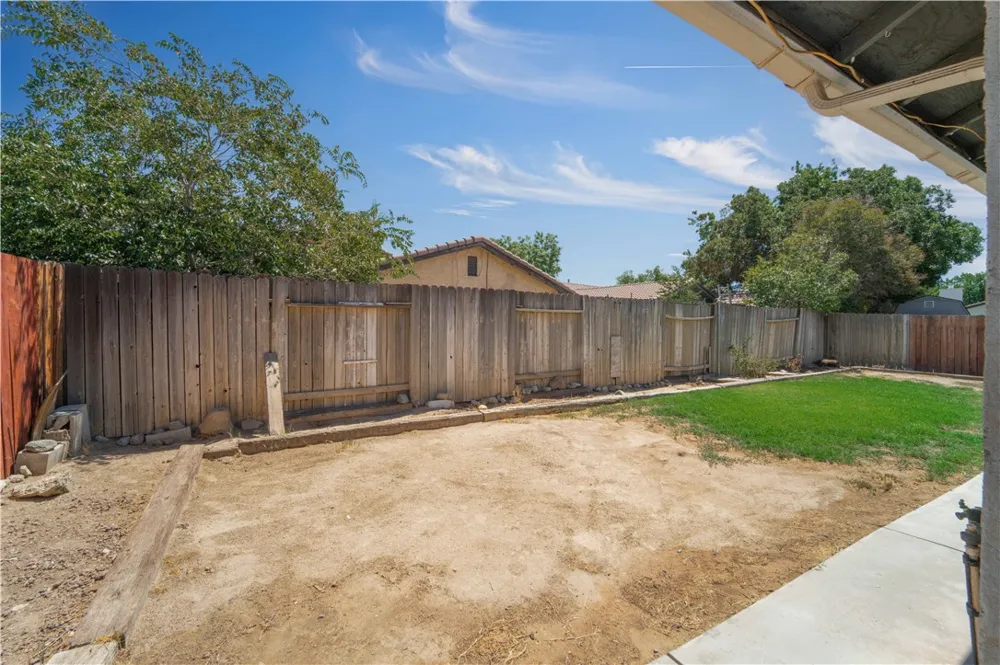 43732 La Paz Lancaster, CA 93535
