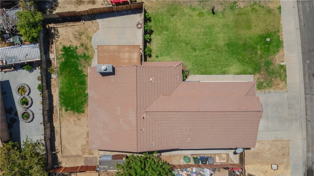 43732 La Paz Lancaster, CA 93535