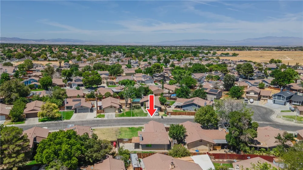 43732 La Paz Lancaster, CA 93535