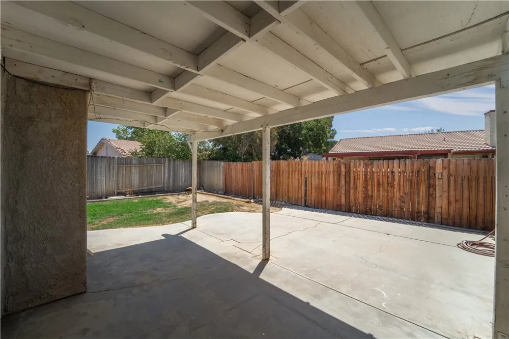 43732 La Paz Lancaster, CA 93535
