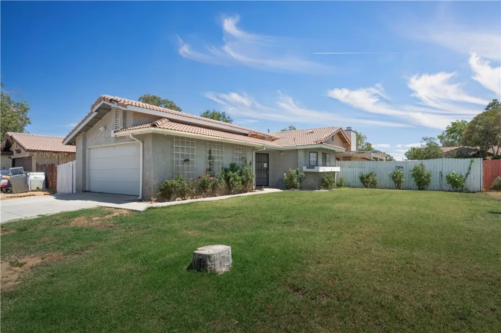 43732 La Paz Lancaster, CA 93535
