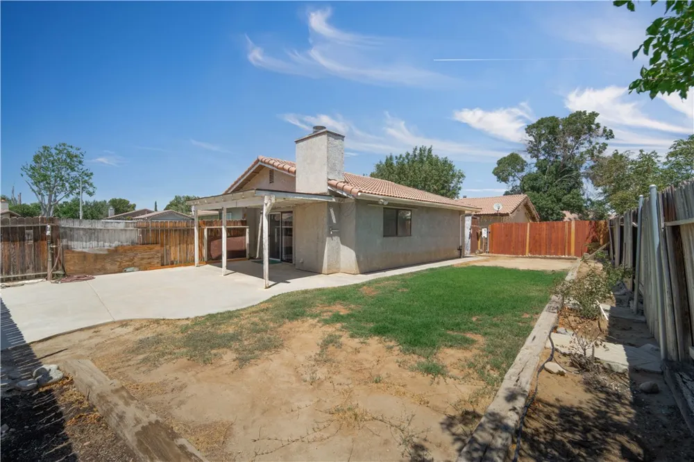 43732 La Paz Lancaster, CA 93535
