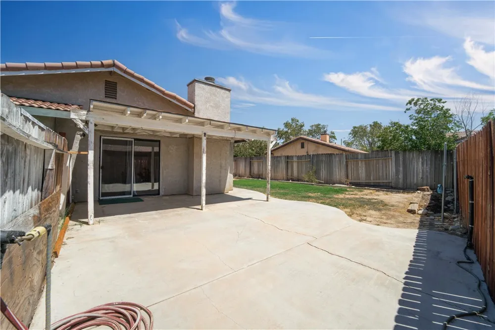 43732 La Paz Lancaster, CA 93535