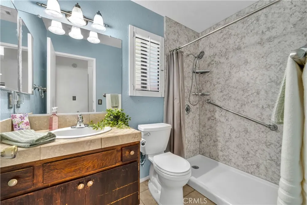 43732 La Paz Lancaster, CA 93535