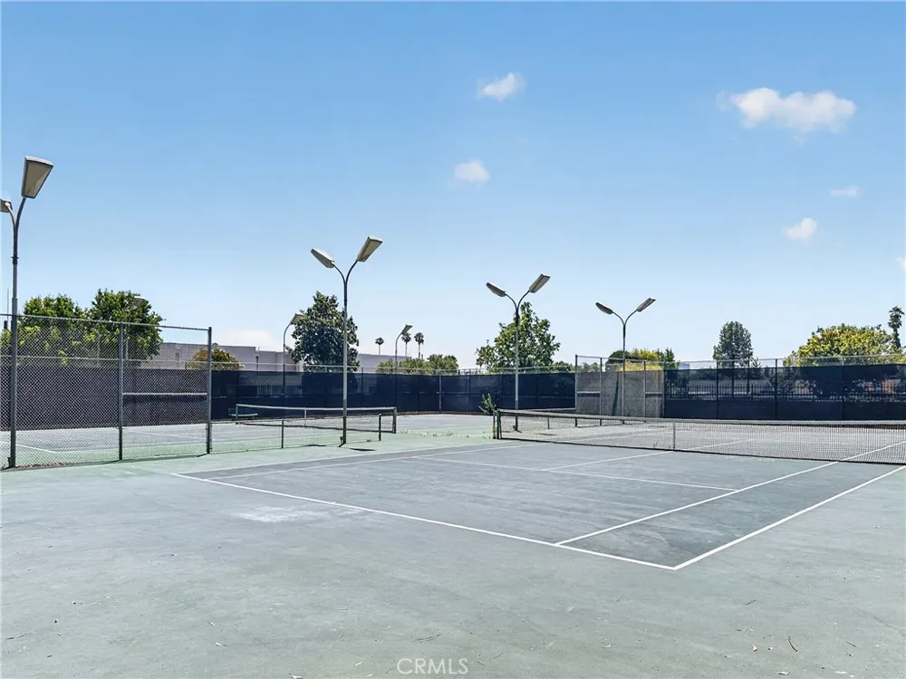 7131 Farralone #46 Canoga Park, CA 91303
