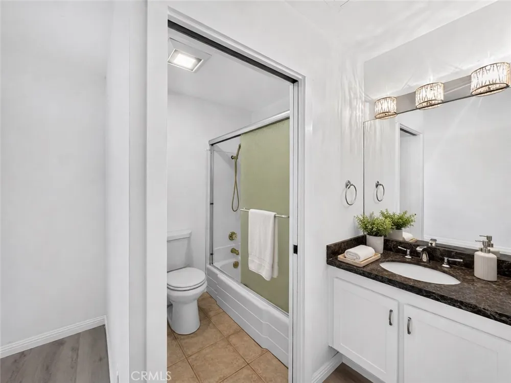 7131 Farralone #46 Canoga Park, CA 91303