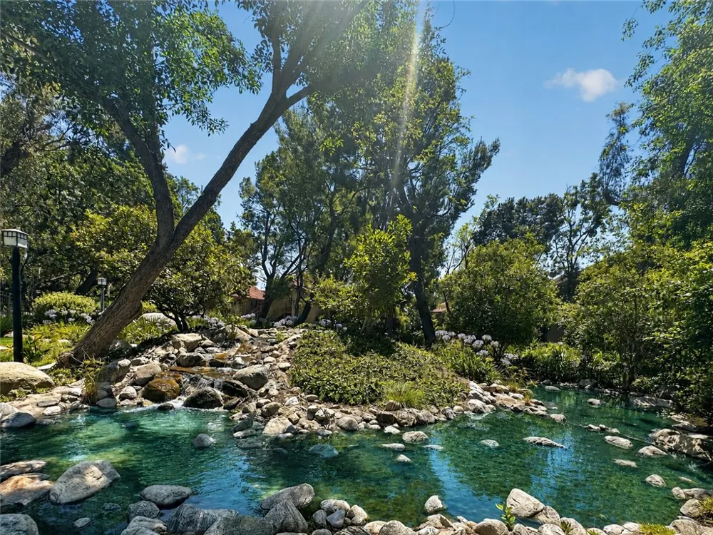 7131 Farralone #46 Canoga Park, CA 91303