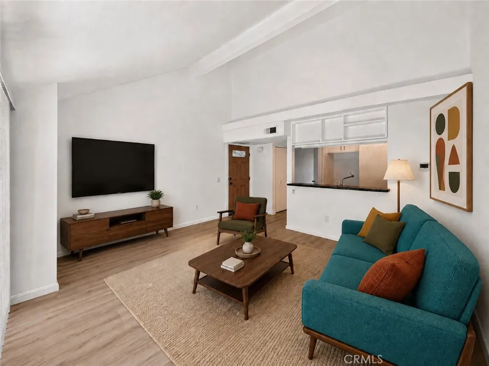 7131 Farralone #46 Canoga Park, CA 91303