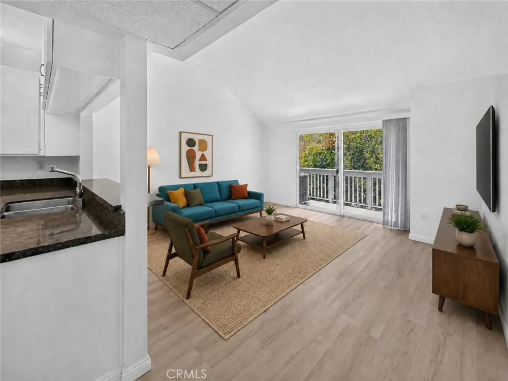 7131 Farralone #46 Canoga Park, CA 91303