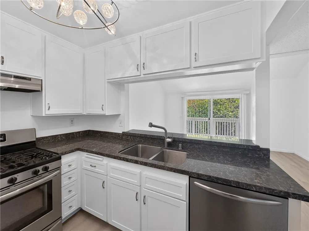 7131 Farralone #46 Canoga Park, CA 91303