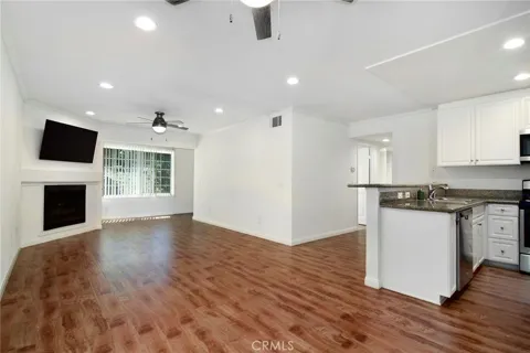 5525 Canoga Avenue #124