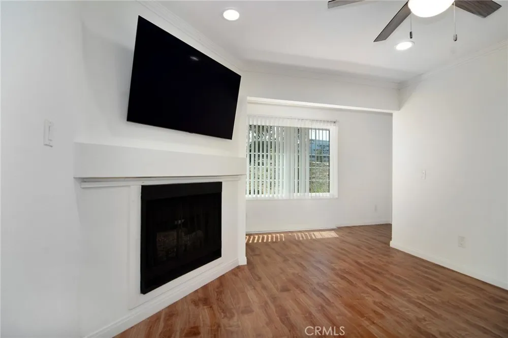 5525 Canoga Avenue #124 Woodland Hills, CA 91367