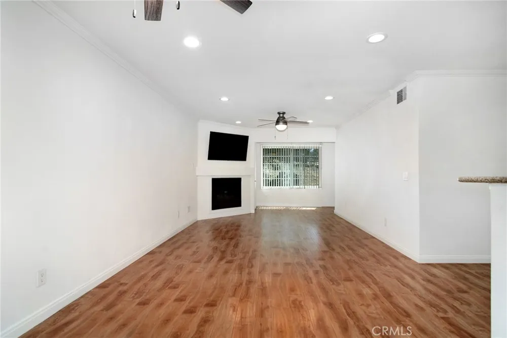 5525 Canoga Avenue #124 Woodland Hills, CA 91367