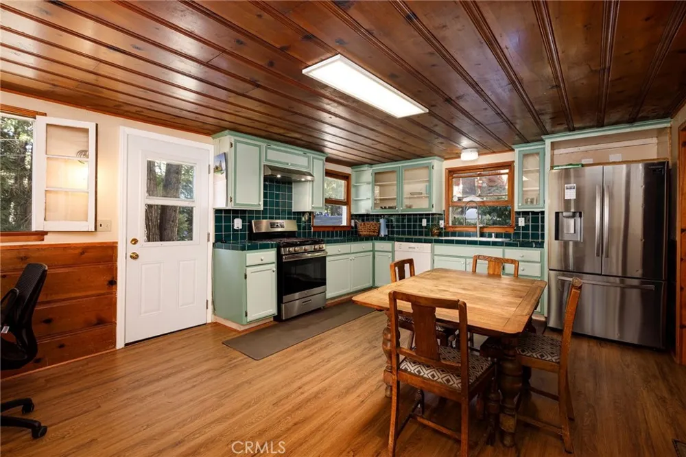 23969 Wildwood Lane Crestline, CA 92325