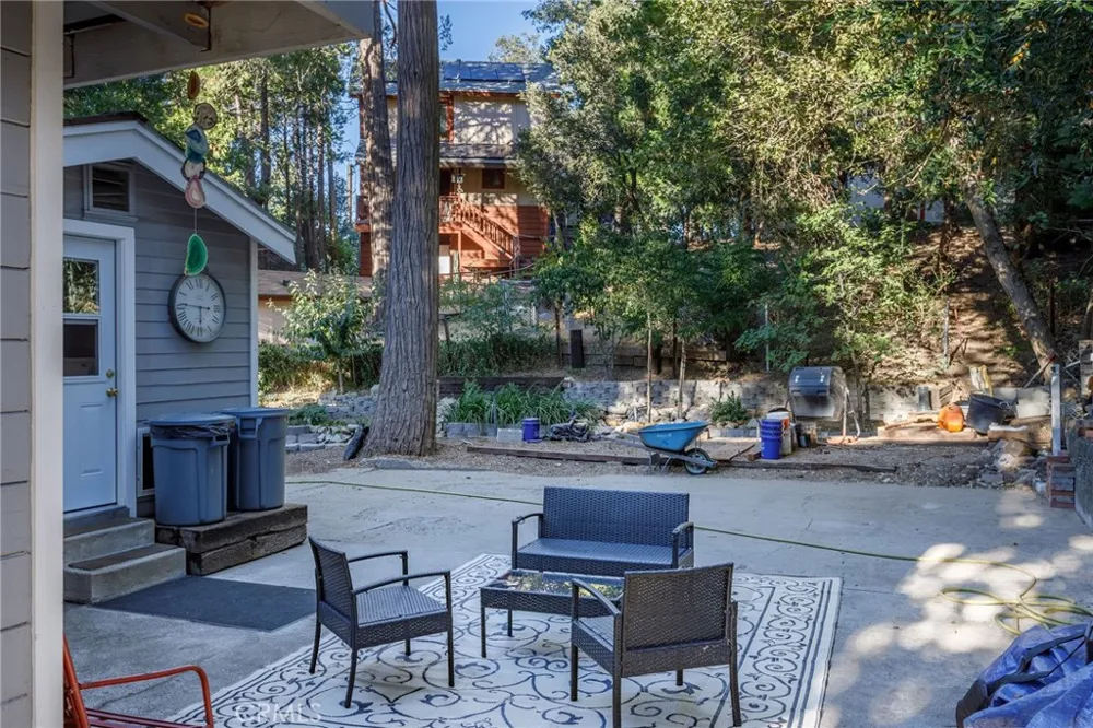 23969 Wildwood Lane Crestline, CA 92325
