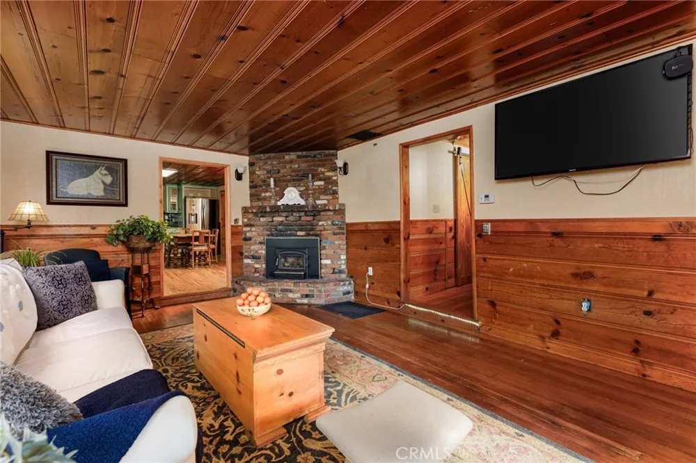 23969 Wildwood Lane Crestline, CA 92325