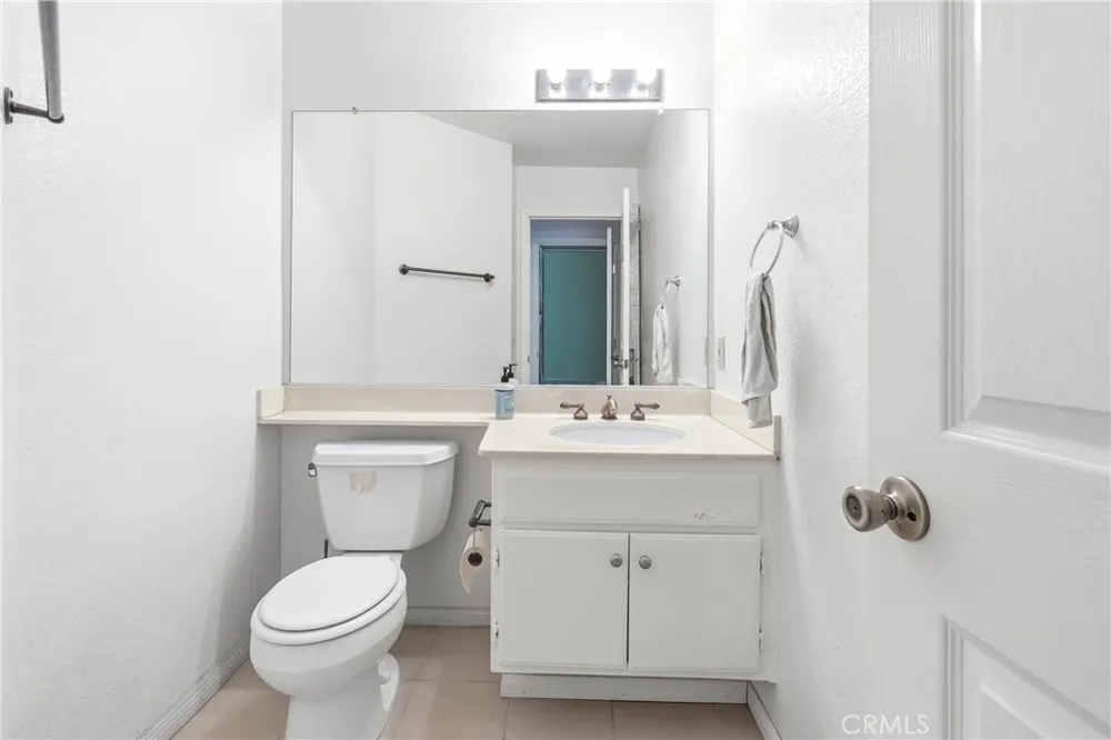 32 Brownfield Lane Pomona, CA 91766