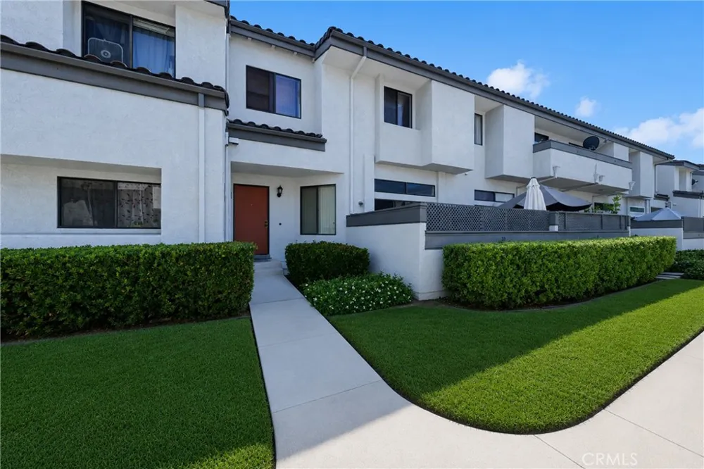 32 Brownfield Lane Pomona, CA 91766