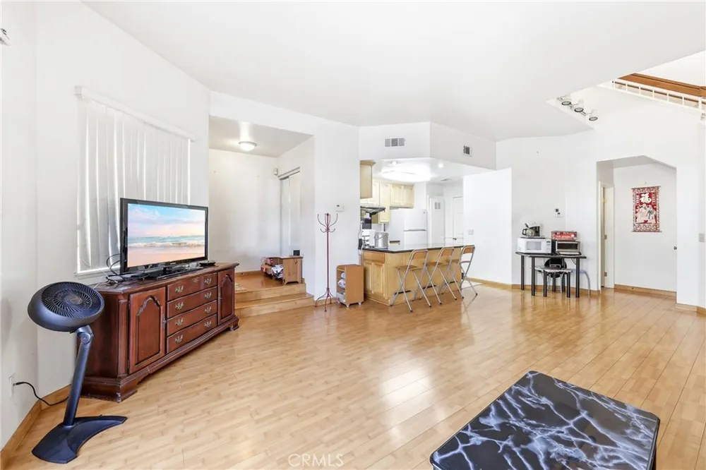 32 Brownfield Lane Pomona, CA 91766
