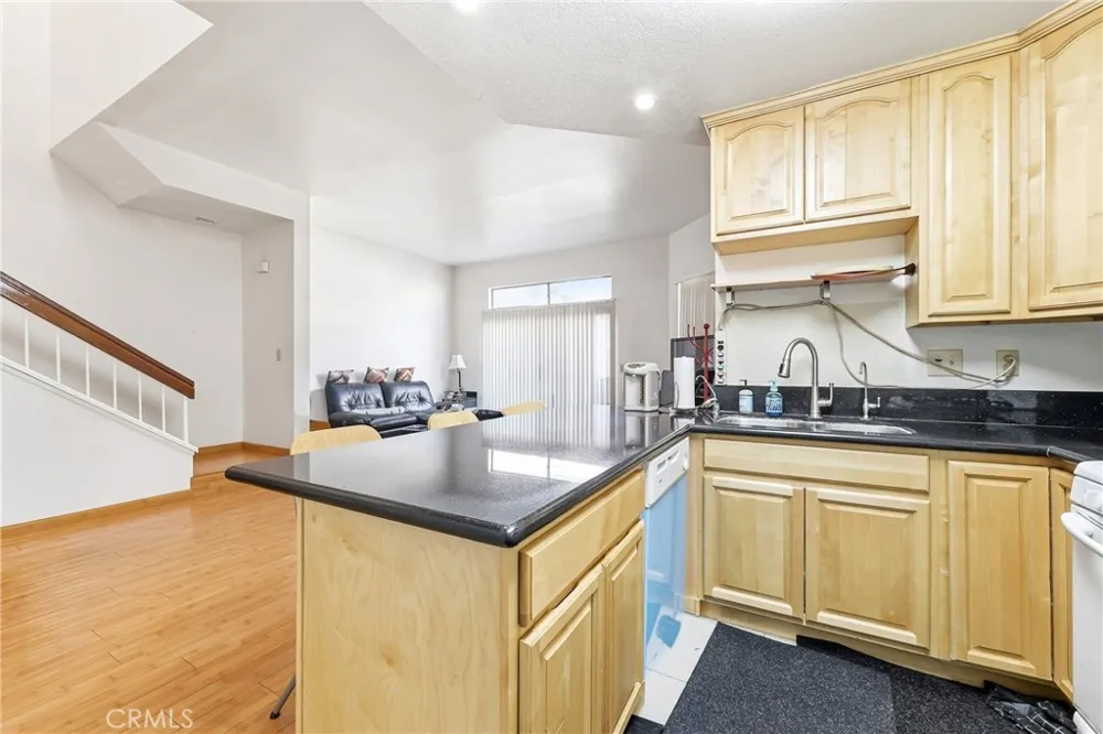 32 Brownfield Lane Pomona, CA 91766