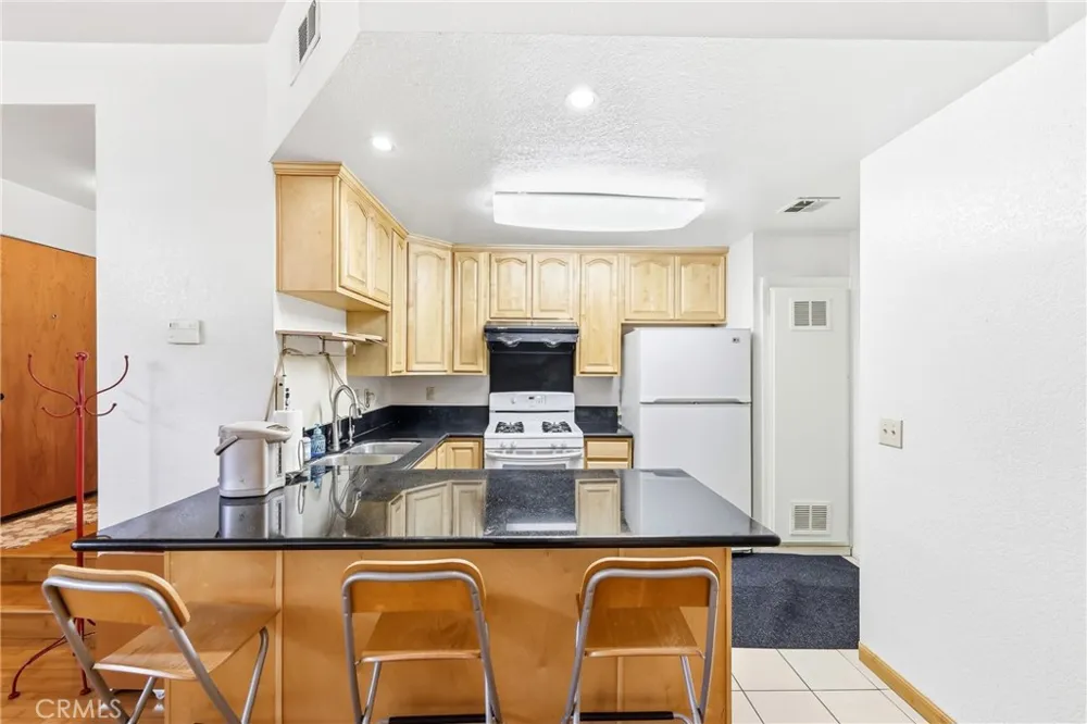 32 Brownfield Lane Pomona, CA 91766